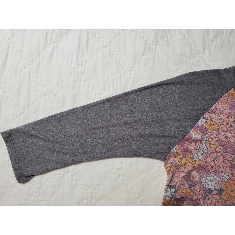 LulaRoe Randy Top - Picture 5 of 8